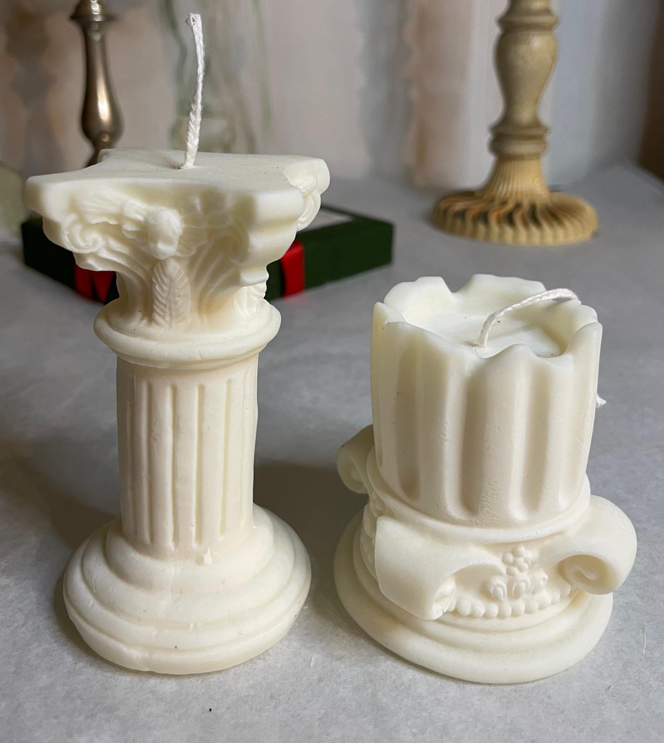 2 velas en forma de columna renacentista