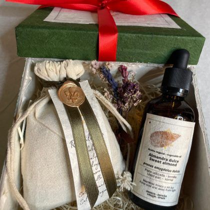 Caja de regalo con sales de baño y aceite natural